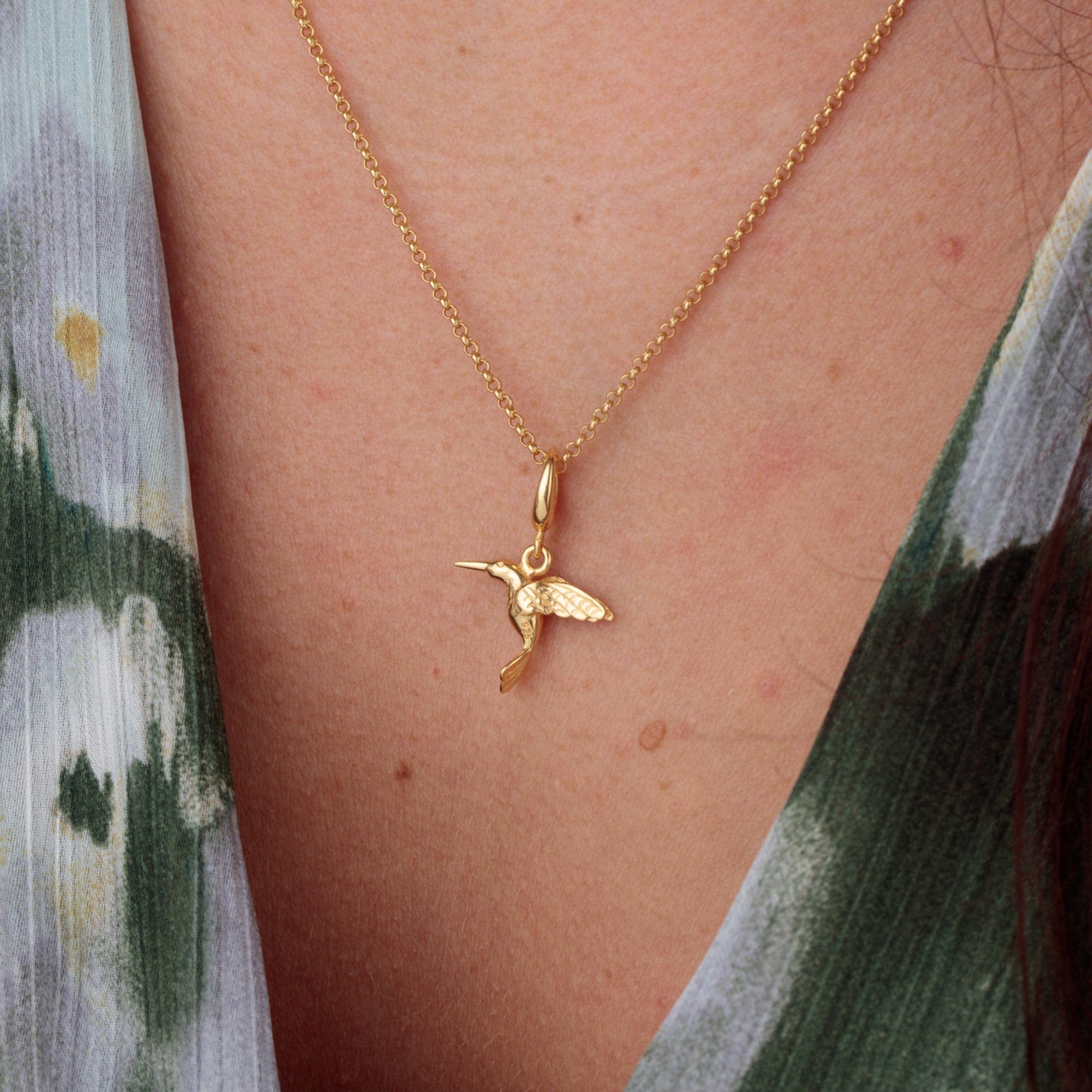 Gold Kolibri Charm Halskette | Shop Nory