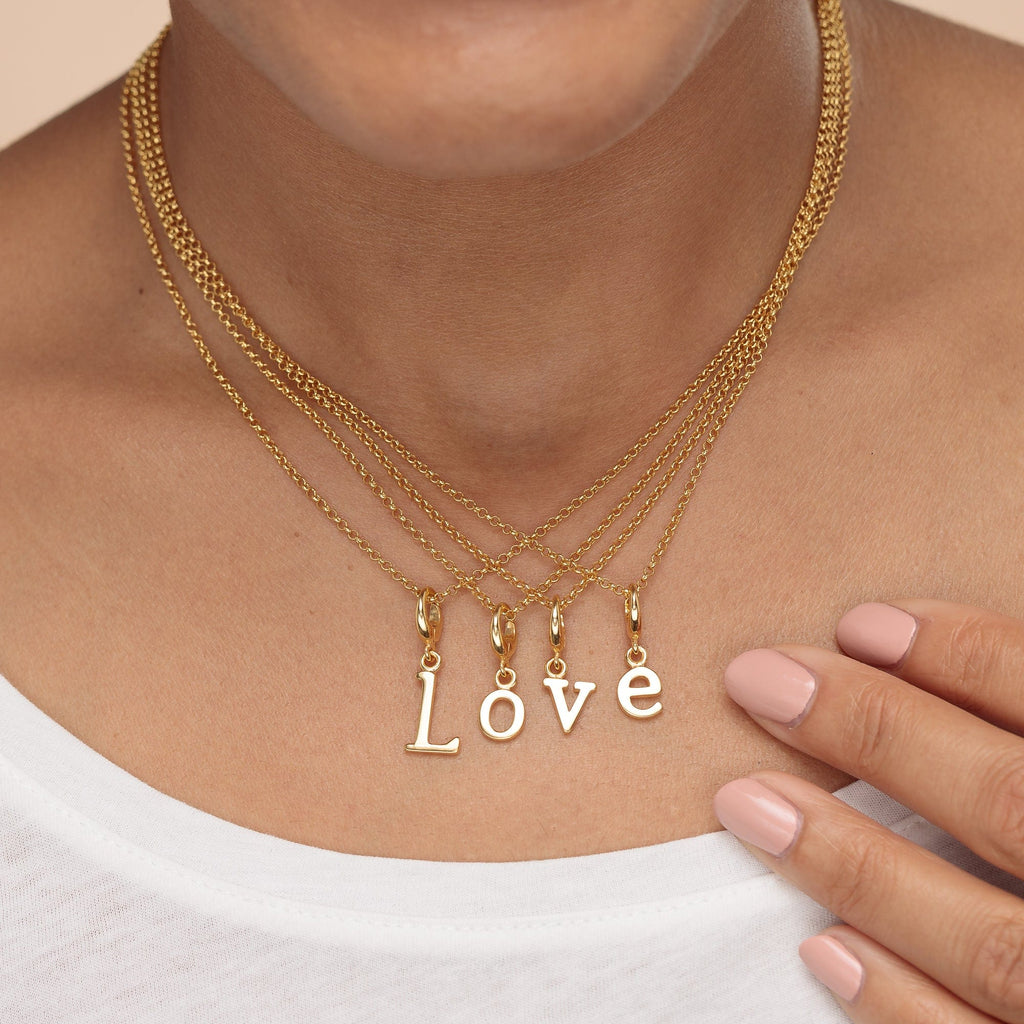 Goldbuchstaben Charm Halskette | Shop Nory