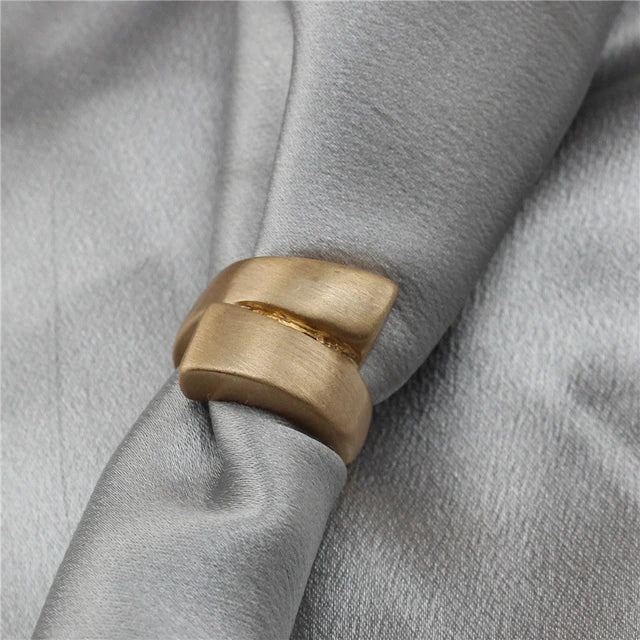 Gold Matte Quadrat Rund Interact Ring | Shop Nory