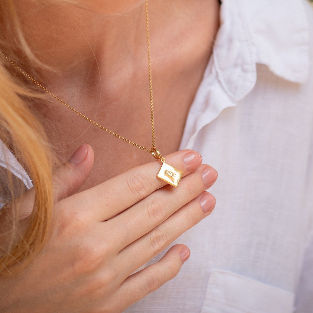 Gold Nice Biscuit Charm Halskette | Shop Nory