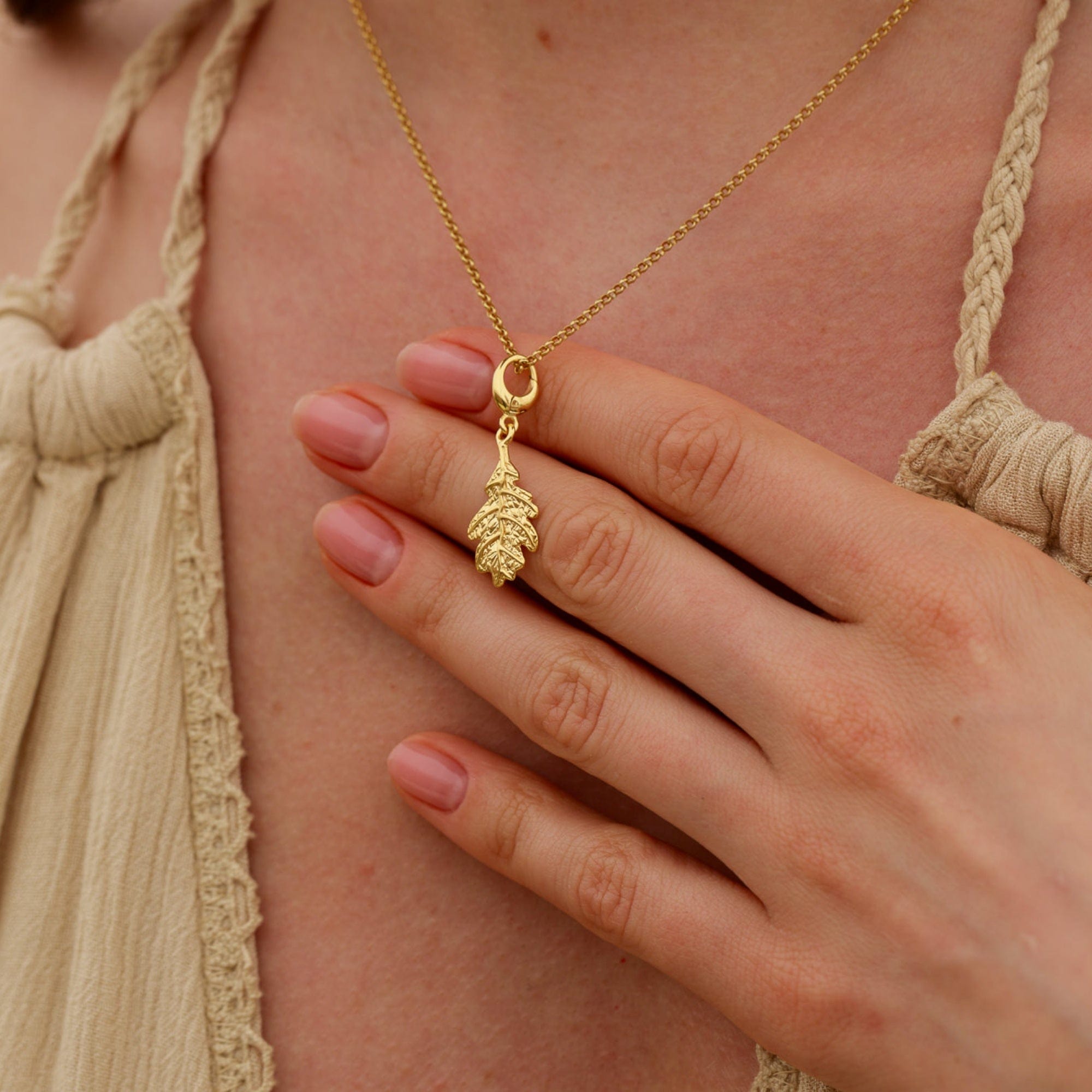 Goldene Eichenblatt-Anhänger-Halskette | Shop Nory