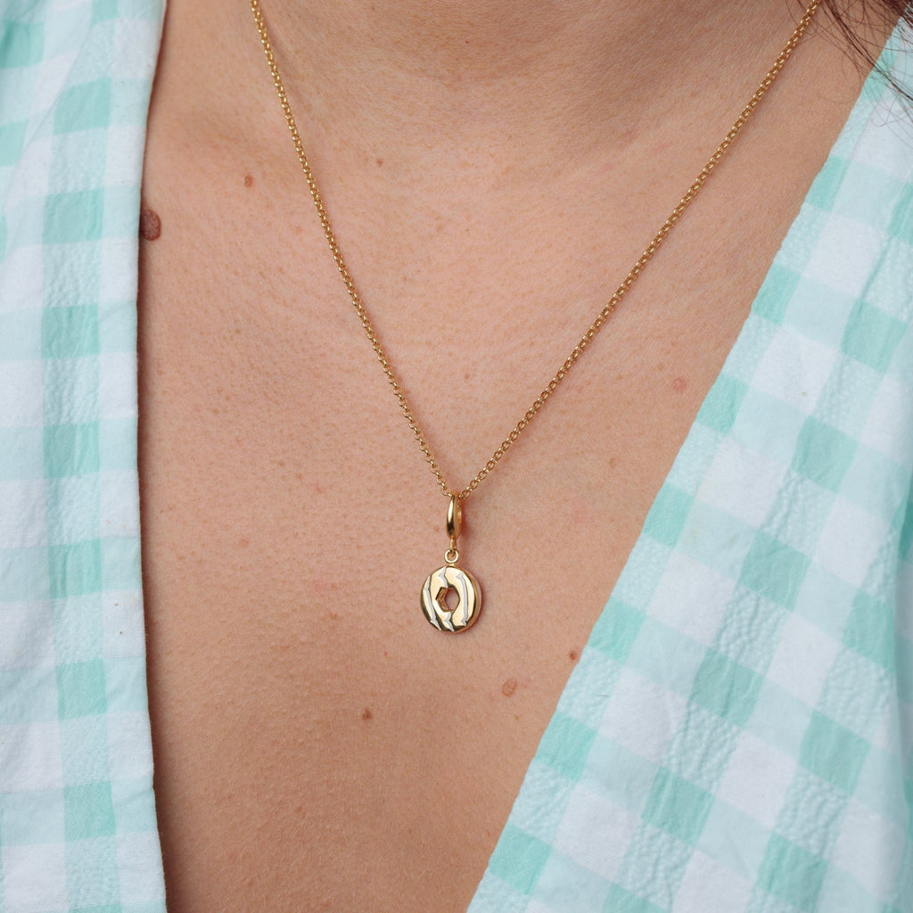Gold Party Ring Keks Charm Halskette mit Weißem Emaille | Shop Nory
