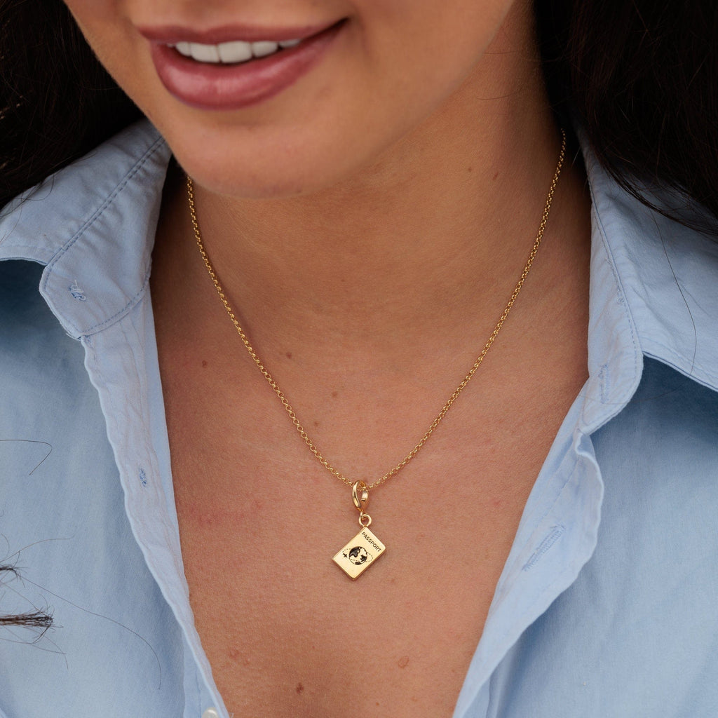 Gold Passport Charm Halskette | Shop Nory