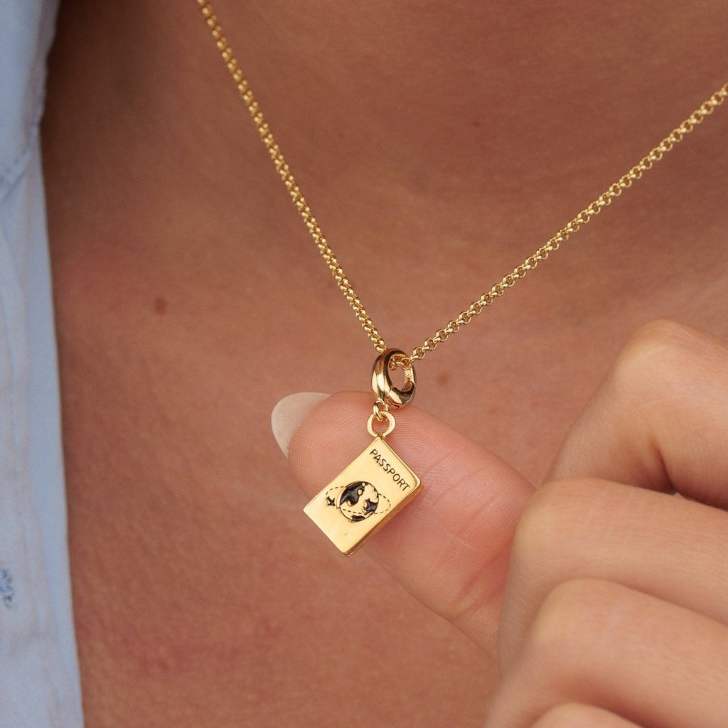 Gold Passport Charm Halskette | Shop Nory