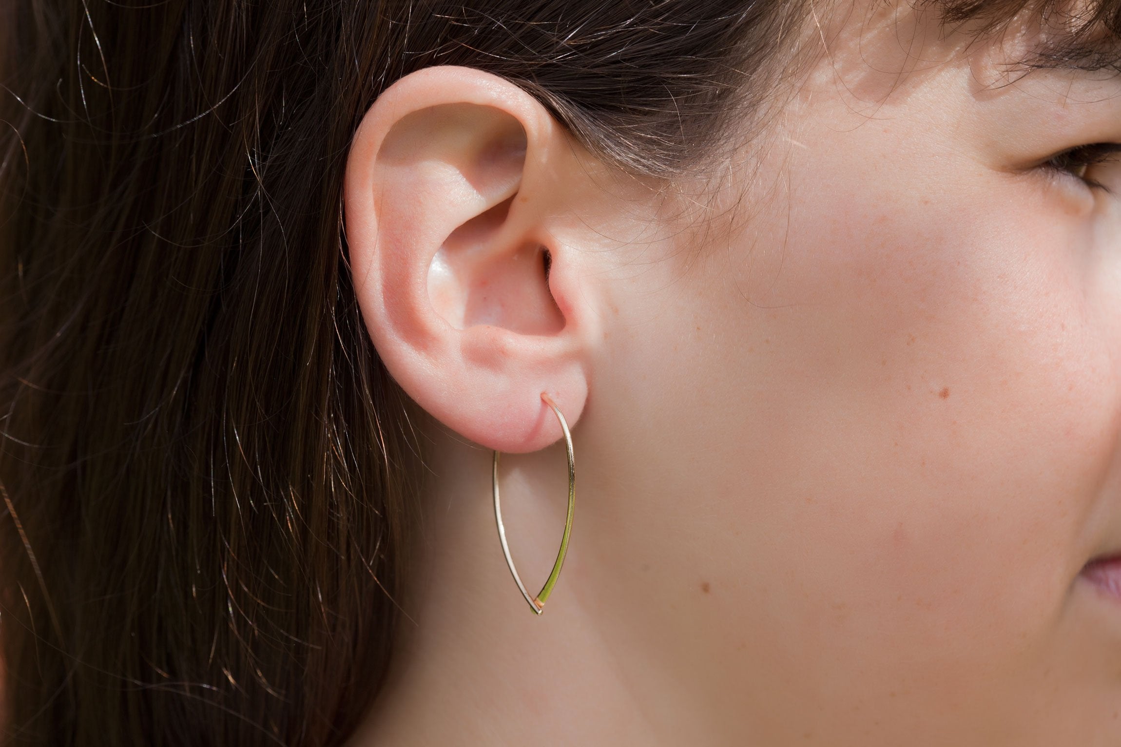 Tropfen Geometrische Creolen Ohrringe | 16Karat vergoldet | Shop Nory