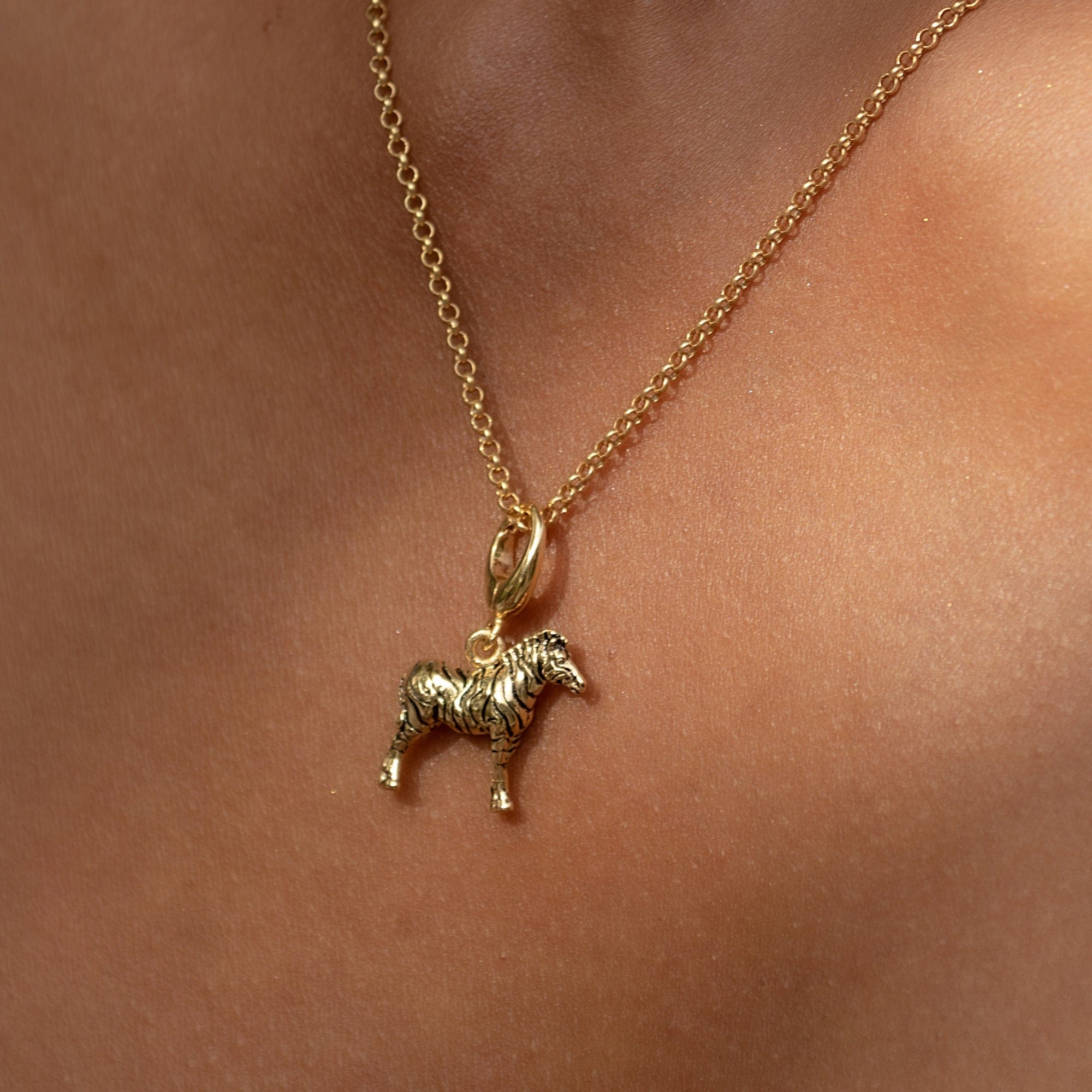 Gold Zebra Charm Halskette | Shop Nory