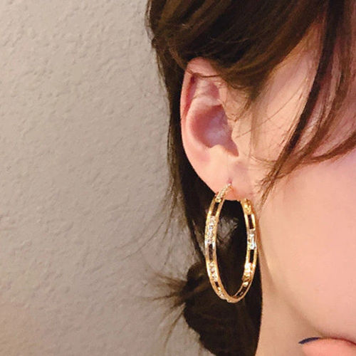 Goldene runde Kristall-Hoop-Ohrringe | Shop Nory