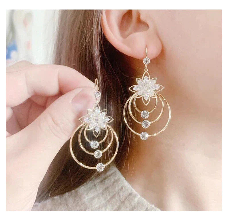 Luxuriöse goldene Creolen | Shop Nory