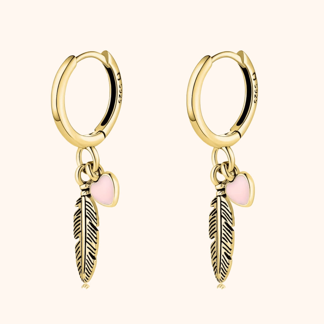 Creolen mit Liebevoller Feder und Herz – Althea | Shop Nory