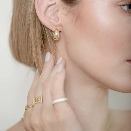 Klassische Goldene Tropfen-Ohrringe – Aveline | Shop Nory