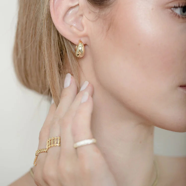 Klassische Goldene Tropfen-Ohrringe – Aveline | Shop Nory