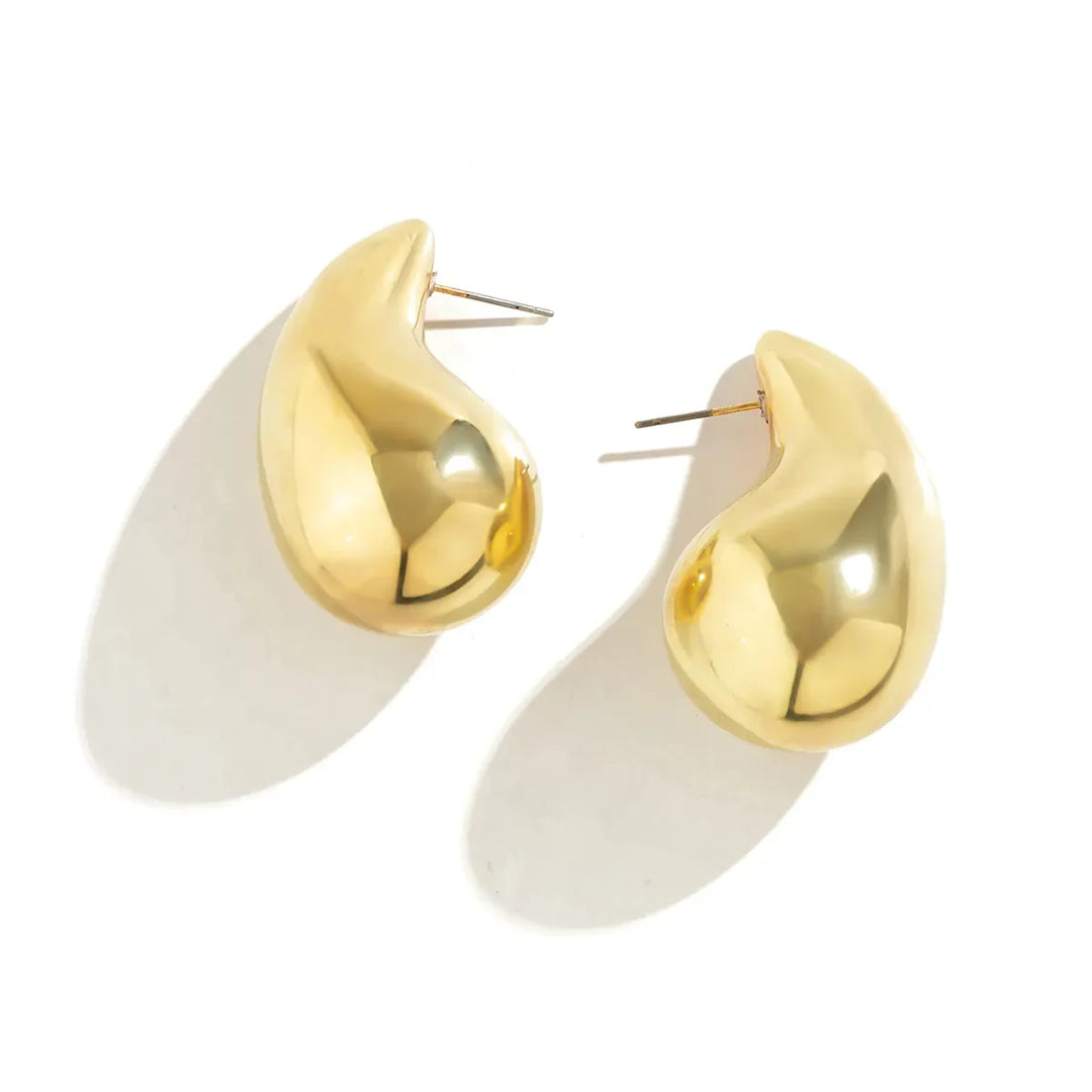 Goldfarbene Tropfen Ohrringe | Shop Nory