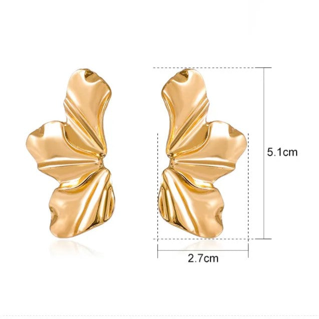 Goldene Blütenblatt-Ohrstecker | Shop Nory