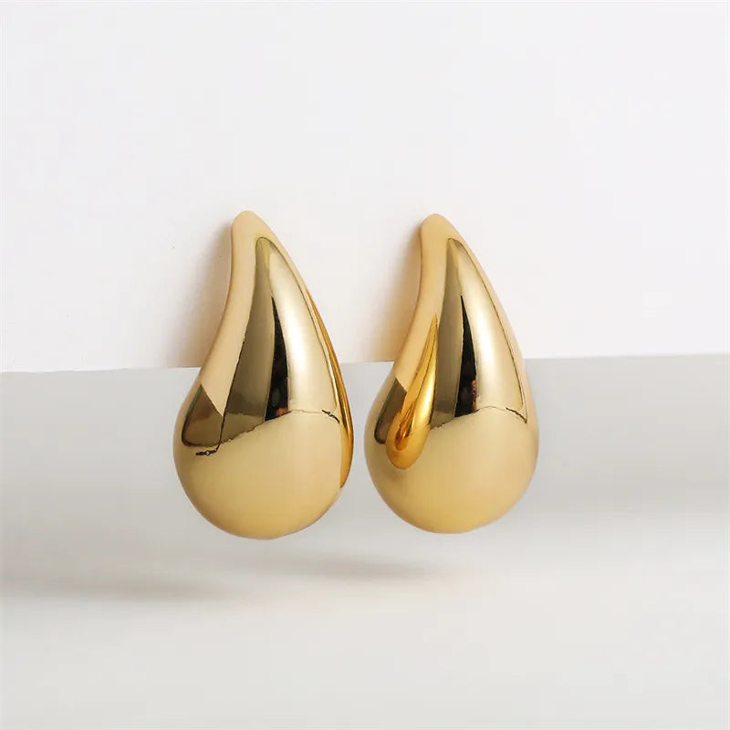 Goldfarbene Tropfen Ohrringe | Shop Nory
