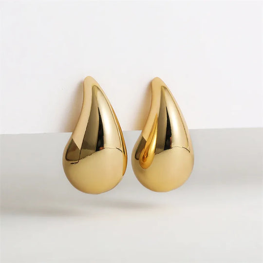 Goldfarbene Tropfen Ohrringe | Shop Nory