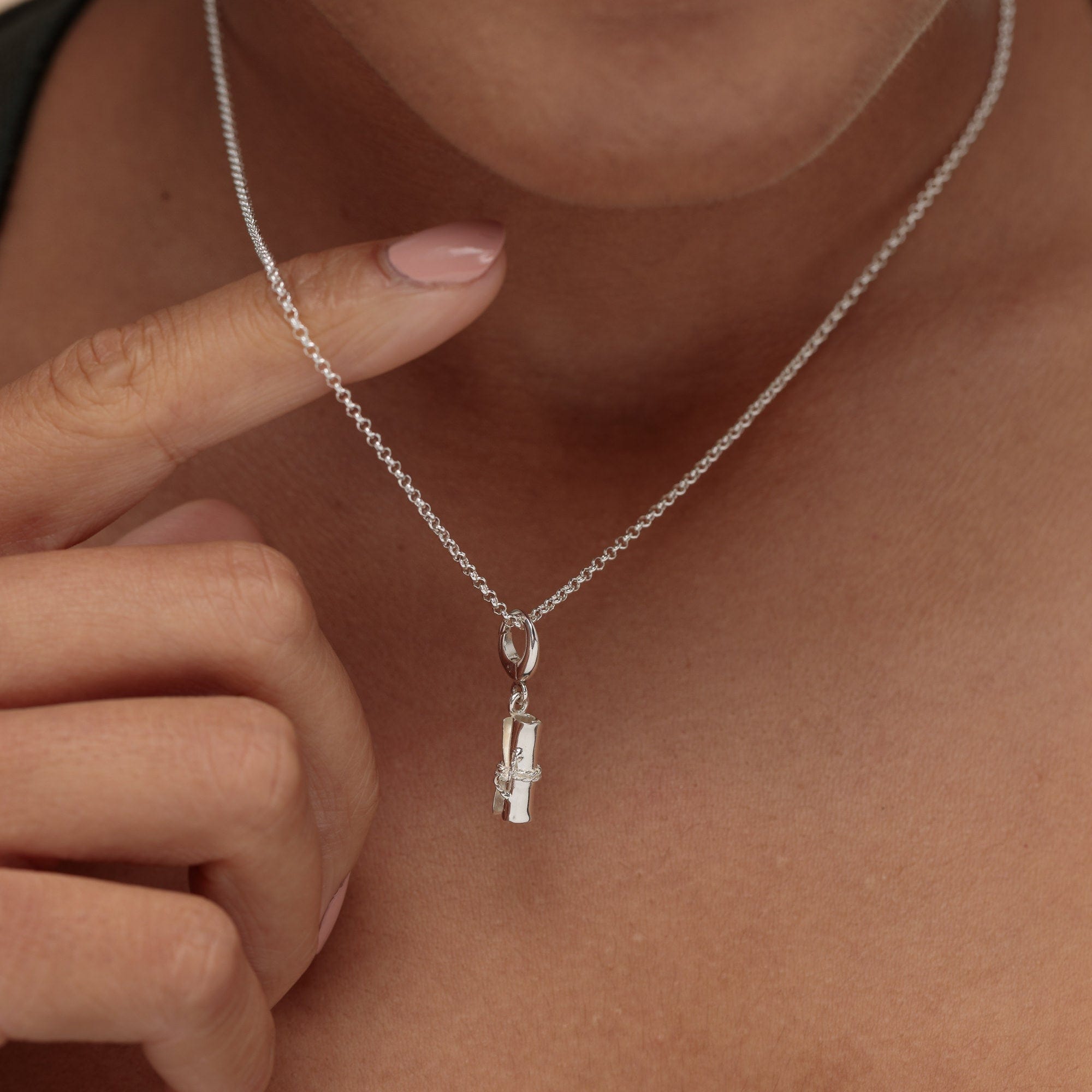 Silber Scroll Abschluss Charm Halskette | Shop Nory