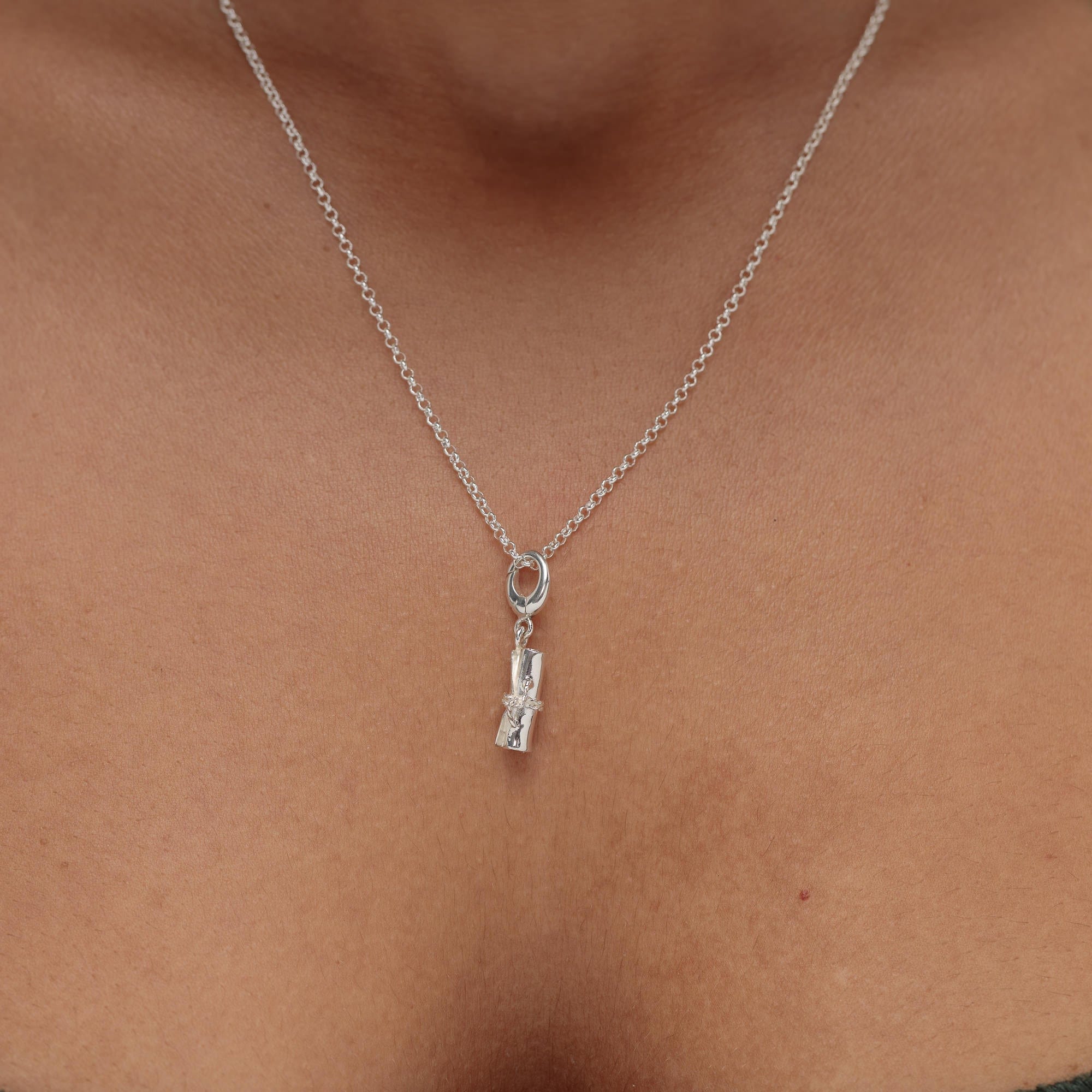 Silber Scroll Abschluss Charm Halskette | Shop Nory