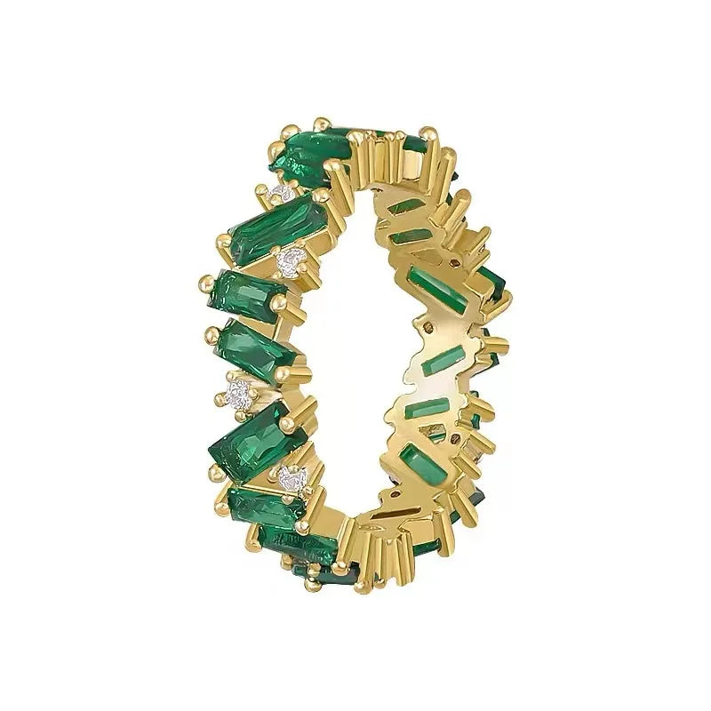 Grüne Kristall unregelmäßige goldfarbene Ringe | Shop Nory