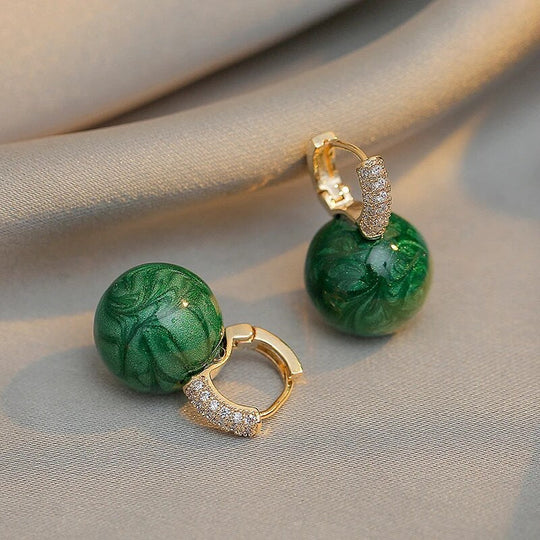 Elegante Luxusohrringe mit grünen Perlen | Shop Nory