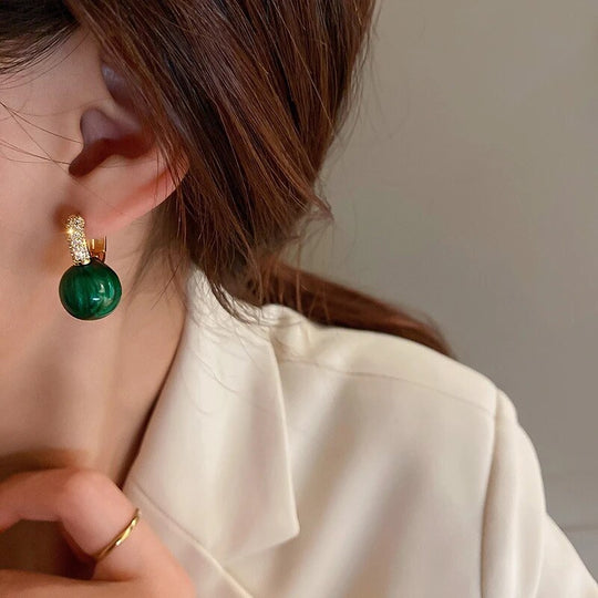 Elegante Luxusohrringe mit grünen Perlen | Shop Nory