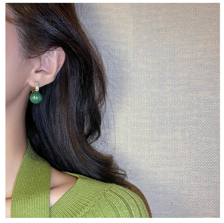 Elegante Luxusohrringe mit grünen Perlen | Shop Nory