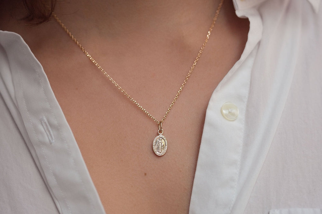 Kette mit Madonna-Anhänger vergoldet, Marienbild als Schutzsymbol und Talisman | Shop Nory