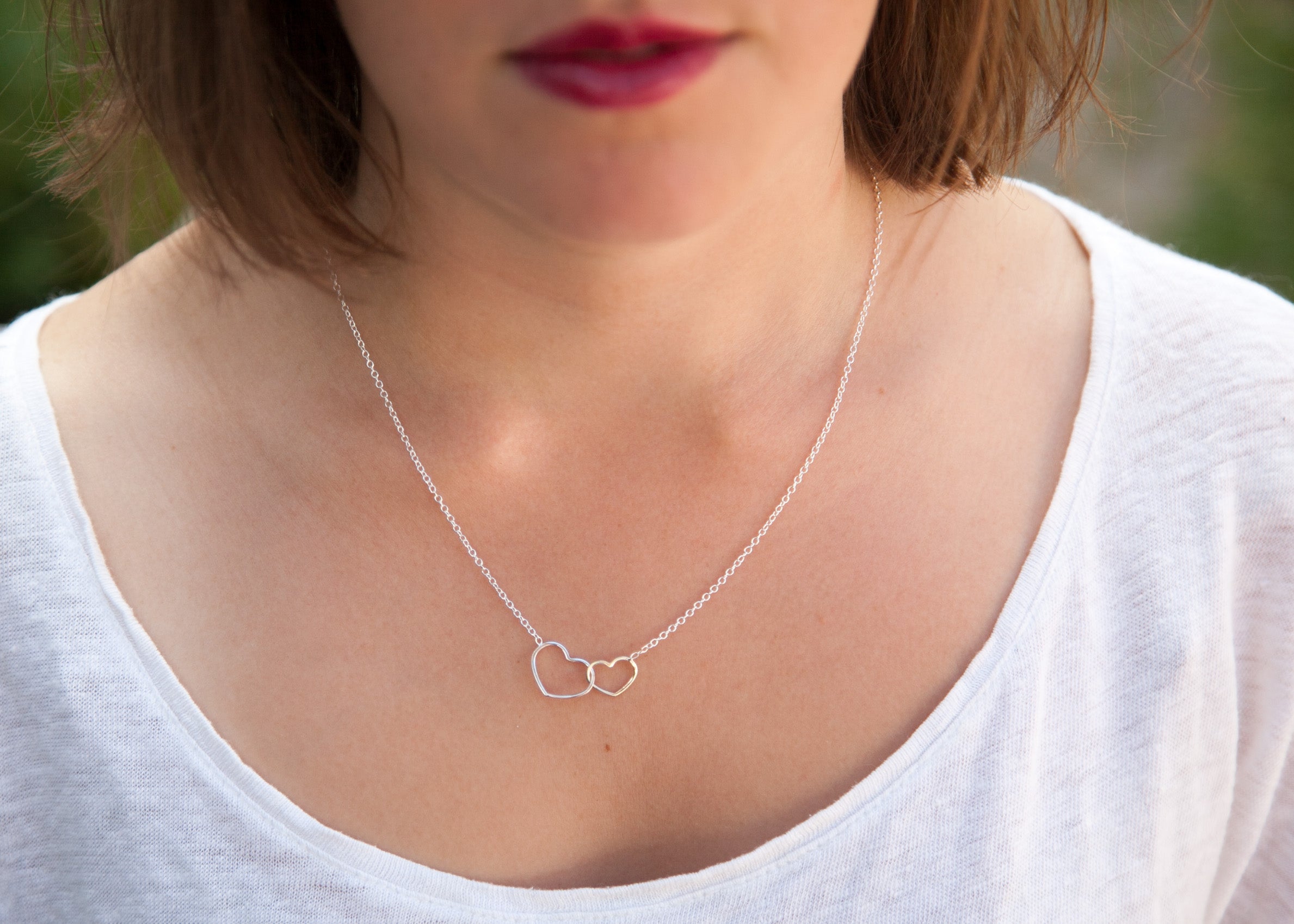 Halskette aus 925er Silber mit ineinander verschlungenen Herzen | Shop Nory