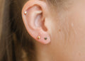 Vergoldete Herz Ohrringe – kleine goldene Ohrstecker, hypoallergen | Shop Nory