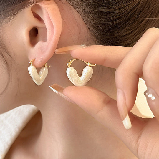 Feinhänger | Weiße Öltropfen Liebe Ohrstecker | Shop Nory