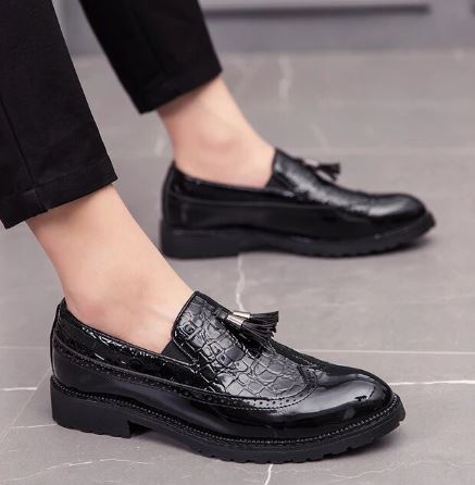 Spitz zulaufende formelle Schuhe