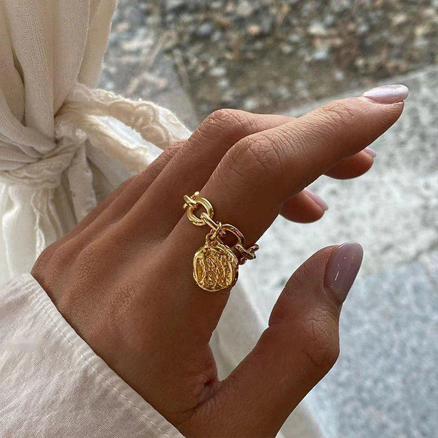 Hollow Chain Irregular Texture Anhänger Ring | Shop Nory