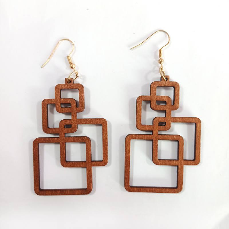 Quadratische Tropfenohrringe aus Holz | Shop Nory
