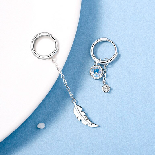 Federmondstein | Sterling Silber asymmetrische Feder Ohrringe, weißer Mondstein | Shop Nory