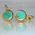 Goldene Ohrringe mit Türkis-Akzenten – Amaranta | Shop Nory