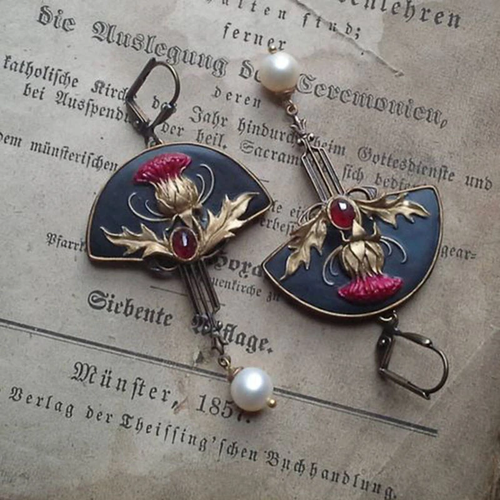 Boho Ohrringe mit Perlen und rotem Kristall | Shop Nory