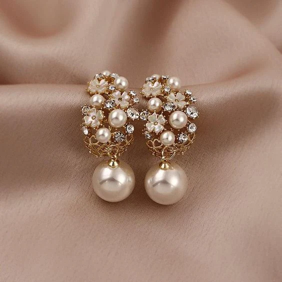 Elegante Blumen Perlen Ohrringe | Shop Nory