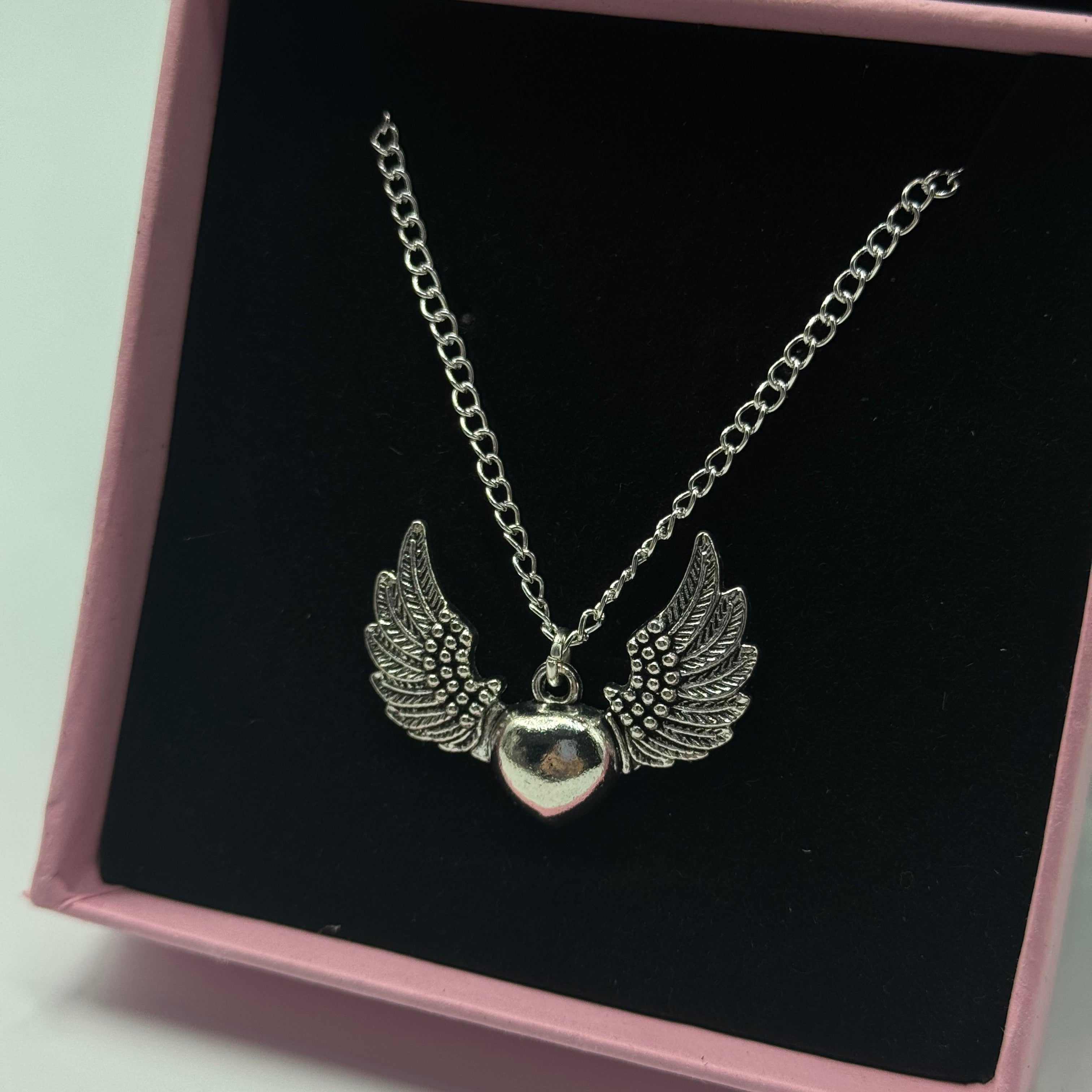 Silberne Gothic Engel Herz Charm Halskette | Shop Nory