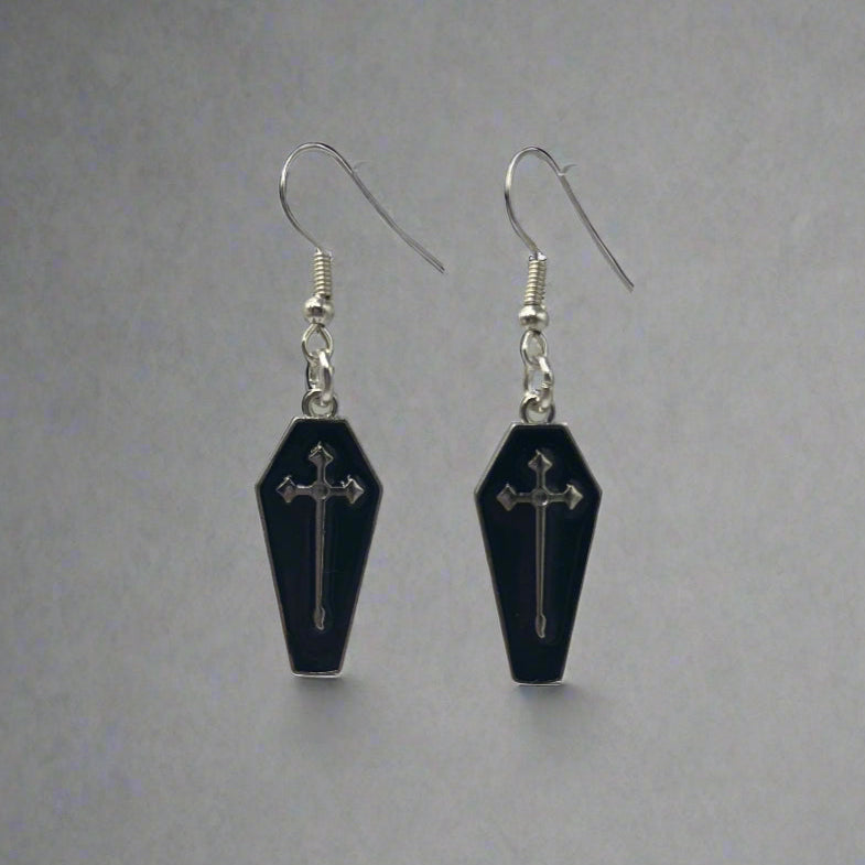 Silberne Gothic Sarg Schwarze Charm Ohrringe | Shop Nory