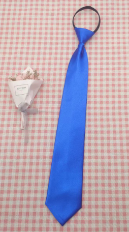 Traditionelle Satinweste mit Krawatte und Einstecktuch Trachtenweste