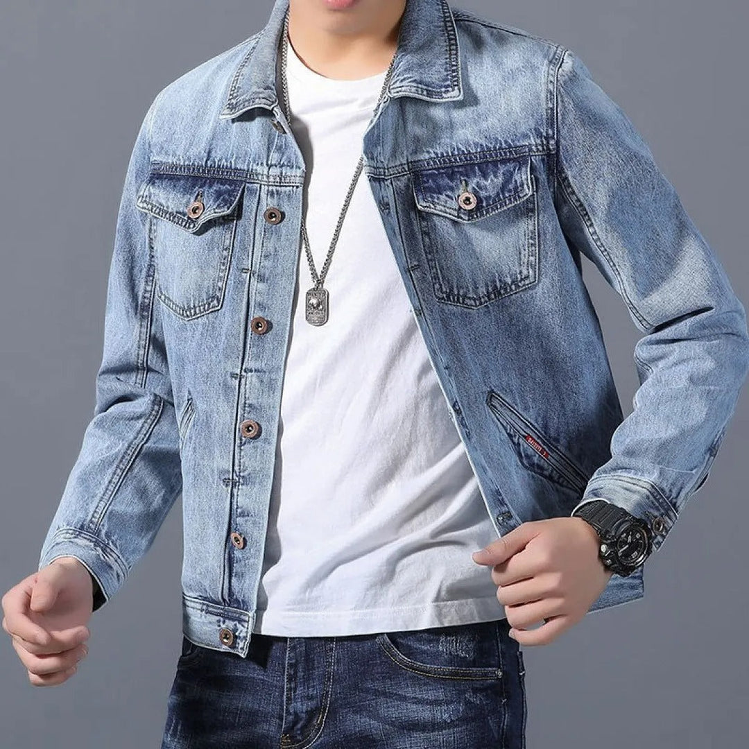 Klassisches Denim Herrenjackett mit Taschen an der Vorderseite