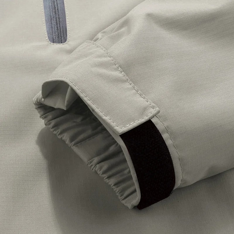 Wasserdichte Herrenjacke mit Kapuze