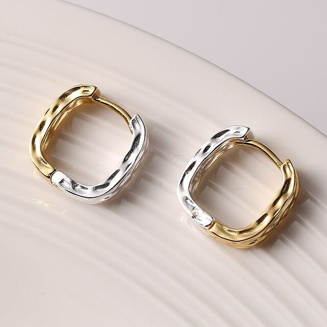 Unregelmäßige geometrische Silber- und Goldfarbene Creolen | Shop Nory