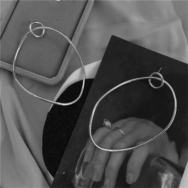 Irreguläre Metallanhänger Ohrringe | Shop Nory