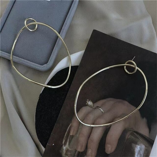 Irreguläre Metallanhänger Ohrringe | Shop Nory