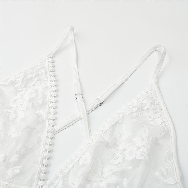 Elegantes weißes Sommerkleid