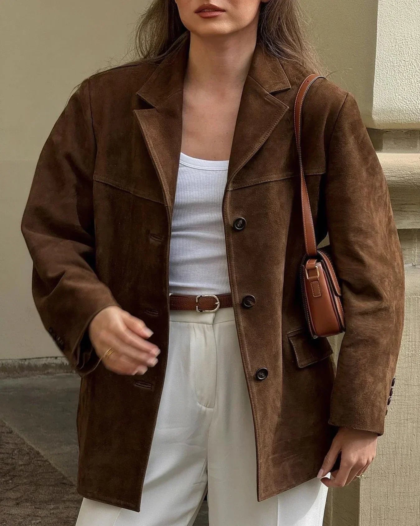 Braune Wildlederjacke Zeitlos und Elegant Perfekt für Übergangszeiten