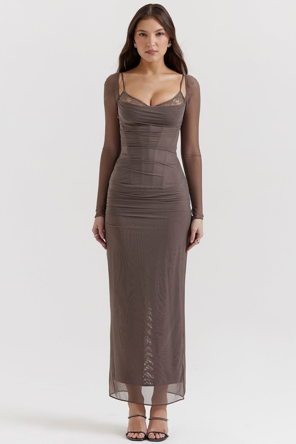 Elegantes Maxikleid mit tiefem Ausschnitt und langen Ärmeln