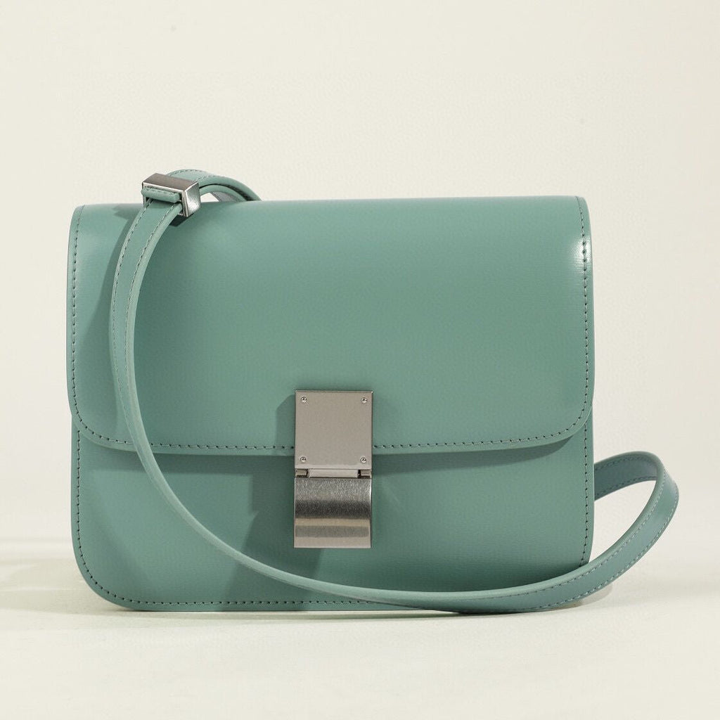 Klassische Schultertasche mit Klappe