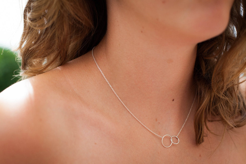 Kette Kreise aus Silber, Kette mit verschlungenen Ringen | Shop Nory