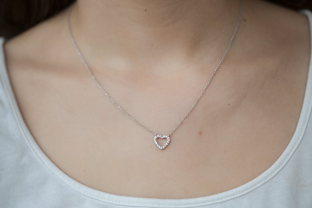 Kette Offenes Herz aus 925er Silber mit Zirkonia – Zeitlose Eleganz und Symbolik | Shop Nory